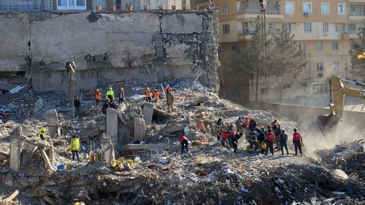 6 Şubat depreminde 77 kişiye mezar olmuştu. Bina elverişsiz malzemeden kullanılmış