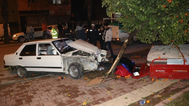 Adana'da iki araç çarpıştı. Feci kazada 1 kişi hayatını kaybetti, 3 kişi ise yaralandı