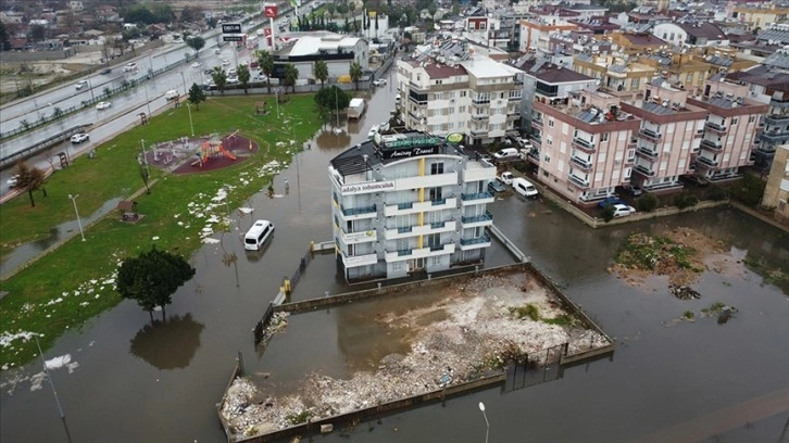AFAD, Antalya'daki sel afetinin yaralarını sarmak için 