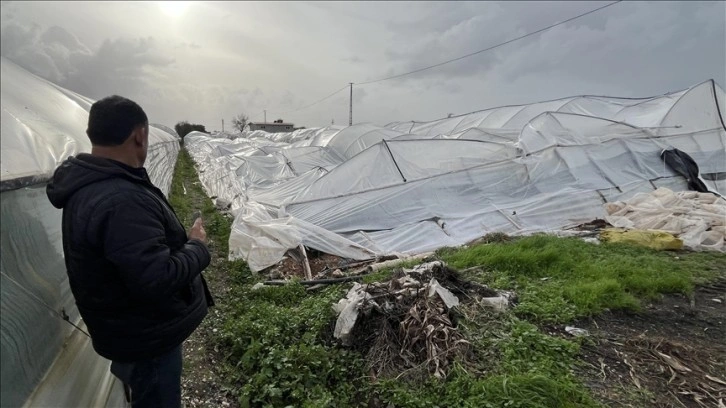 Antalya'da hortum seralara zarar verdi