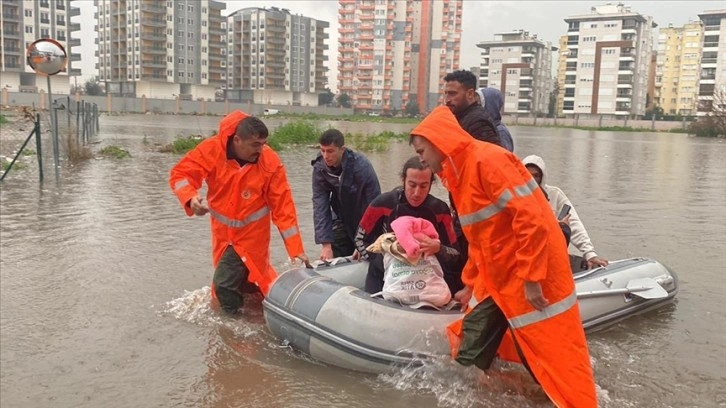 Antalya'da sağanak ve dolu etkisini sürdürüyor