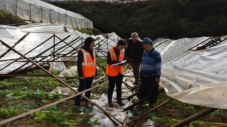 Antalya'da şiddetli yağıştan etkilenen bölgelerde ekiplerin çalışmaları sürüyor
