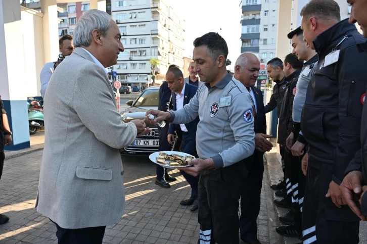 Başkan Kocagöz, bayram namazını AÜ Cami’nde kıldı