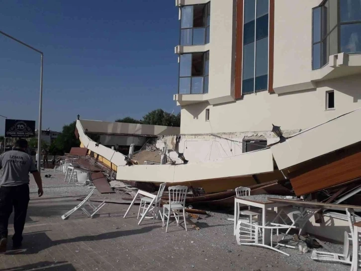 Çeşme’de otelin terası çöktü
