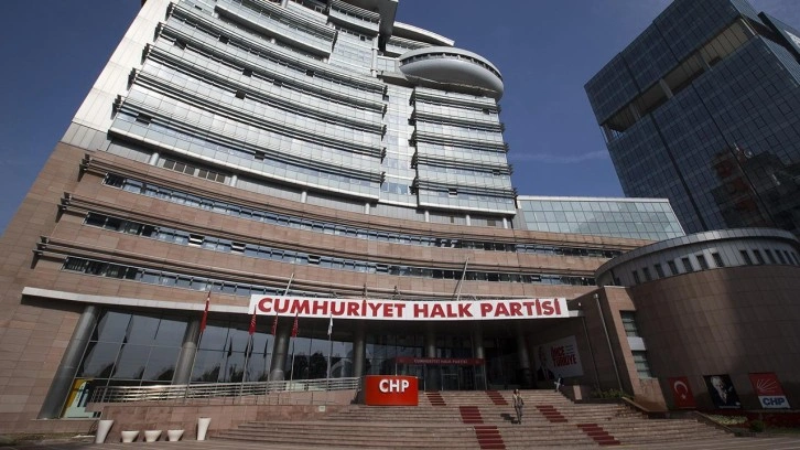 CHP listede yer vermedi! İstanbul İl Binası önünde protesto!