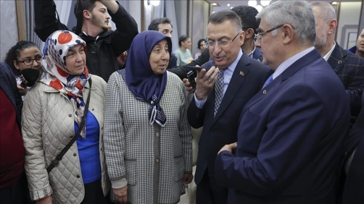 Cumhurbaşkanı Yardımcısı Oktay, Sincan'da vatandaşlarla buluştu