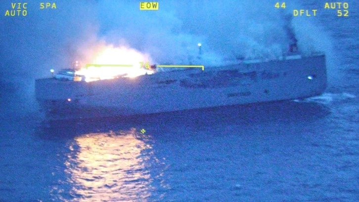 Hollanda’da kargo gemisinde feci yangın: 1 kişi hayatını kaybetti