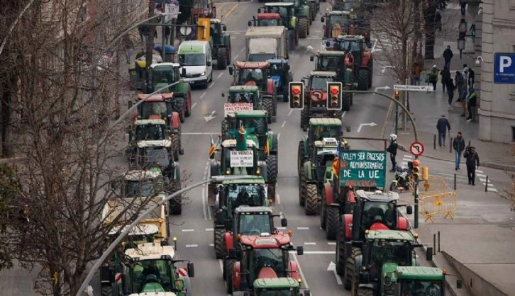 İspanya ve Yunanistan'da çiftçi protestoları sürüyor