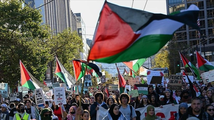 İsrail'e açılan soykırım davasında, Güney Afrika'ya destek için 300 binden fazla imza topl