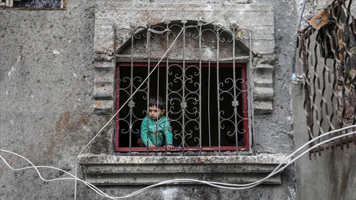 İsrail'in Batı Şeria'daki gece baskınlarında çok sayıda kişi gözaltına alındı