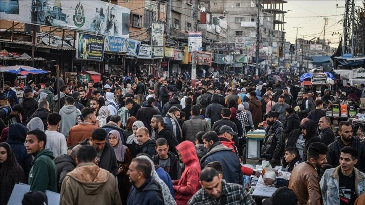 İsrail'in yerinden ettiği Refah'taki Filistinliler muhtemel kara saldırısından endişeli