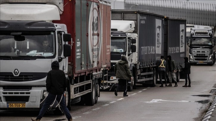 İsrailliler kıtlığa sürüklenen Gazze'ye yardım girişini engellemek için gösterilerini sürdürüyo