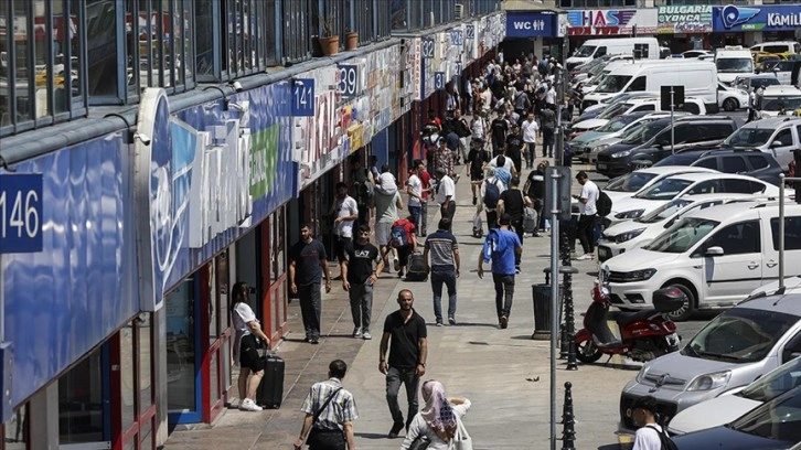 İstanbul otogarında bayram yoğunluğu yaşanıyor