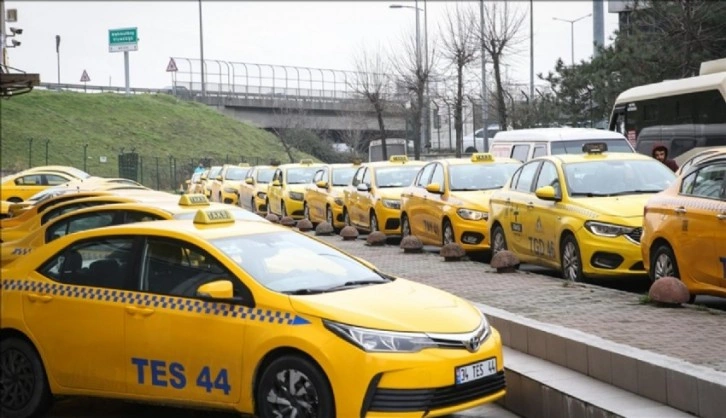 İstanbul'da taksiciler yeni tarife için taksimetre cihazlarını güncelliyor