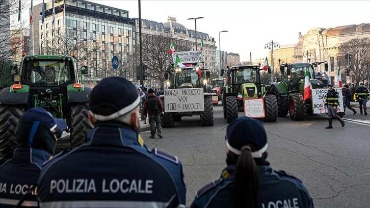 İtalya'da çiftçiler, AB'nin tarım politikalarını protesto etmeyi sürdürüyor