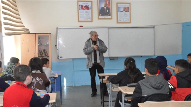 Kars'ta öğrencileri bilinçlendirmek için "Sarıkamış Harekatı" konferansı veriliyor