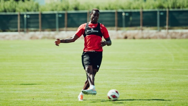 Mario Balotelli yeniden Türkiye'de. Sion ile sözleşmesini feshedip imzayı attı