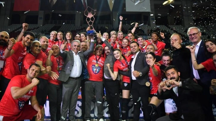 Türkiye Cumhuriyeti tarihinde bir ilk. EHF Avrupa Kupası'nda şampiyon Konyaaltı Belediyespor