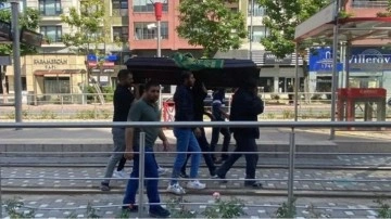 15 yaşındaki çocuk Kayseri'de tramvayın altında kaldı. Ailesi tramvay yolunda yürüyüş yaptı
