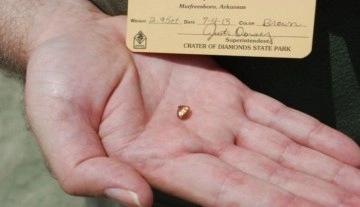 7 yaşındaki çocuk doğum gününde 2.95 karatlık elmas buldu