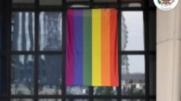 ABD Büyükelçiliği'ne LGBT bayrağı asılmasına Yeniden Refah'tan tepki