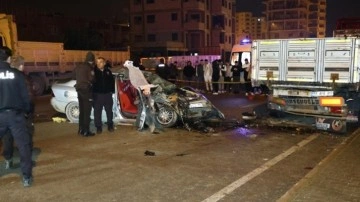 Adana'da iki araç çarpıştı. Feci kazada iki kişi hayatını kaybetti