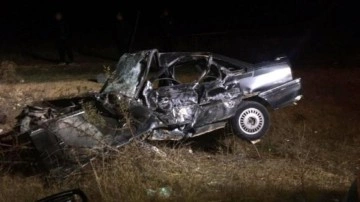 Afyonkarahisar'da trafik kazası meydana geldi. İki kişi hayatını kaybetti