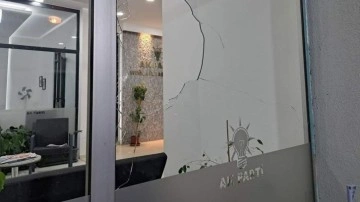 AK Parti binasına taşlı saldırı. Şüphelinin dosyası kabarık çıktı