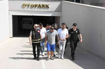 Antalya’da aranan 53 şahıs yakalandı

