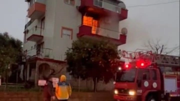 Antalya'da bir evde yangın çıktı. 75 yaşındaki adam yaşamını yitirdi