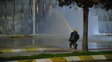 Antalya'da korkutan yangın. Tersanede çıkan yangın 3,5 saat sonra kontrol altına alındı