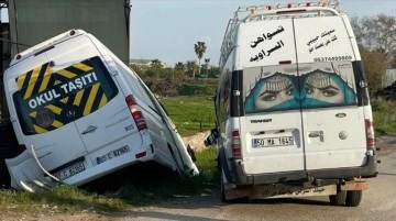 Antalya'da öğrenci servisi ile minibüs çarpıştı, 9 kişi yaralandı
