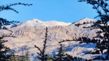 Antalya'nın Kaş ilçesinde yüksek kesimlere kar yağdı