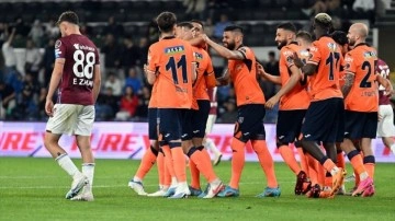 Başakşehir ligin son haftasında sahasında ağırladığı Trabzonspor'u üç golle geçti