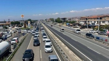 Bayram bitti dönüşler başladı. Özellikle İstanbul yönüne doğru trafik yoğunluğu yaşanıyor
