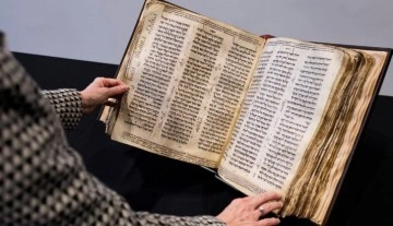 Bin yıllık İncil rekor fiyata satıldı