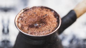 Bol köpüklü Türk kahvesi yapmanın sırrı bulundu. Kaynanaları çatlatacak formülü açıkladılar