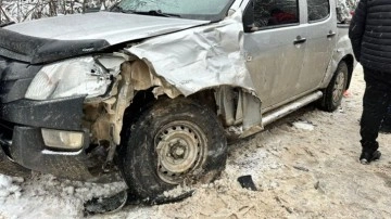 Bolu Kartalkaya yolunda kaza! Buzlanan zemin ikinci kazaya neden oldu: 2 yaralı