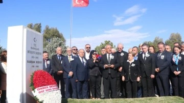Bülent Ecevit'e mezarı başında anma