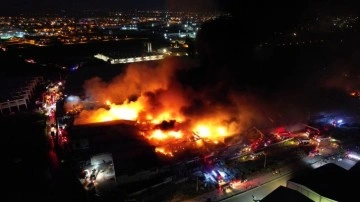 Bursa duman altında kaldı. Fabrikada yangın çıktı, 9 fabrikaya daha sıçradı
