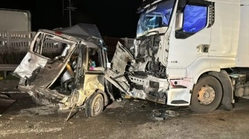 Bursa'da feci zincirleme kaza. 4 aracın karıştığı kazada 1 kişi öldü, 2 kişi yaralandı