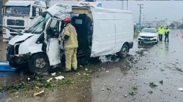 Bursa'da korkunç kaza: Kamyonet sürücüsü öldü