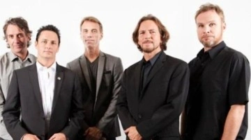 Depremzedelere bir destek de Pearl Jam’den