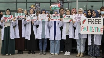 Doktorlar, İsrail saldırılarında Gazze'deki çocuk ölümlerine tepki gösterdi
