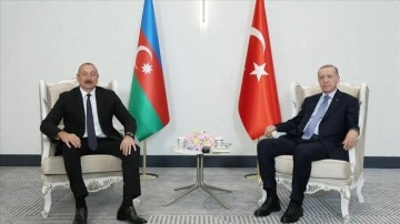 Erdoğan ve Aliyev, Soçi'de yapılan Azerbaycan-Rusya-Ermenistan zirvesini müzakere etti