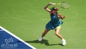 Eski dünya 1 numarası Wozniacki kortlara galibiyetle döndü