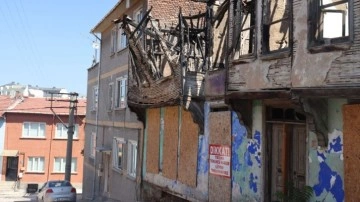 Eskişehir'de tarihi evler çöküyor. Vatandaşlar yıkılmasını istiyor