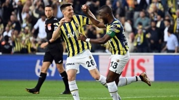 Fenerbahçe, Antalyaspor karşısında iki golle kazandı. Enner Valencia attığı golle tarihe geçti