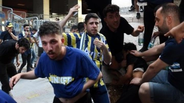Fenerbahçe-Başakşehir maçında ortalık karıştı. Biber gazı ile müdahale...