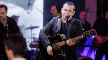 Ferhat Göçer'den yılbaşı gecesi repertuvar rekoru: 1.5 saat içerisinde 50 şarkı söyledi